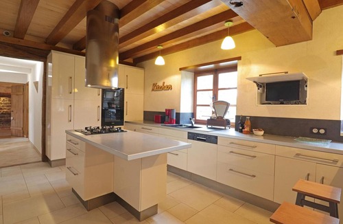 Ceauce Cottage | Authentic house by a pond with pets allowed, linens and cleaning included