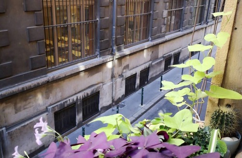 Griffon - Royale Apartment | Authentic Loft with Mezzanine & Exposed Stones – Heart of Lyon