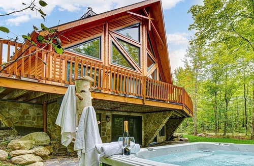 Amherst Apartment | Authentic Log Cabin - Billard, Spa - Le Scandinave
