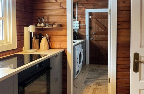 Hoensinge House | Authentic log cabin on large enclosed natural plot