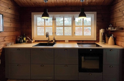 Hoensinge House | Authentic log cabin on large enclosed natural plot