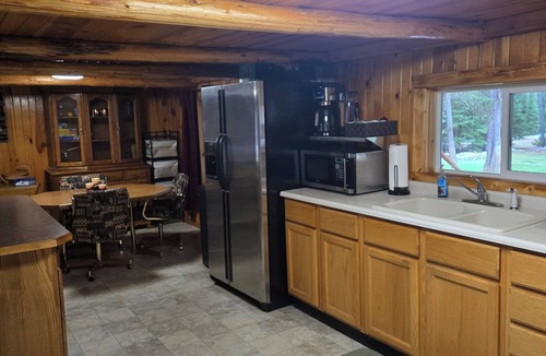 Seeley Lake Cabin | Authentic Log Cabin + Bunkhouse and Hot Tub in Seeley Lake - Sleeps 12