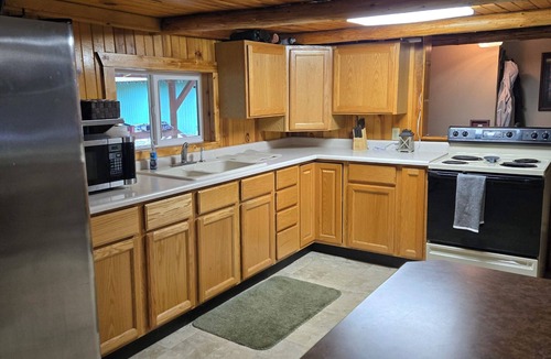 Seeley Lake Cabin | Authentic Log Cabin + Bunkhouse and Hot Tub in Seeley Lake - Sleeps 12