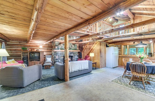 Glidden Cabin | Authentic Log Cabin w/Private Pond in Glidden