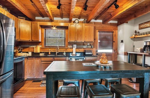 Townsend Cabin | Authentic log cabin with, some mountain views and watching the evening sunset!