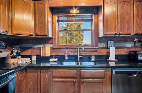Townsend Cabin | Authentic log cabin with, some mountain views and watching the evening sunset!