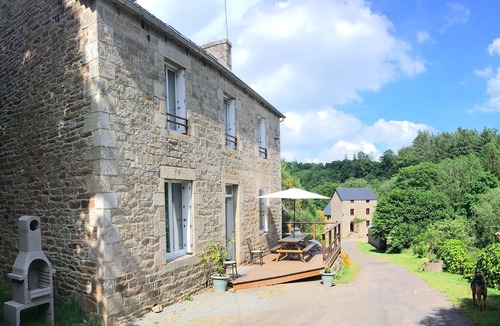 Le Vieux-Marche House | Authentic mill with feet in water (near the sea)