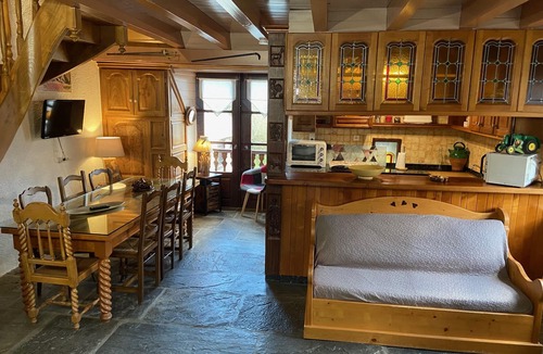 Peyragudes House | Authentic Mountain Retreat with Stunning Views and Large Park