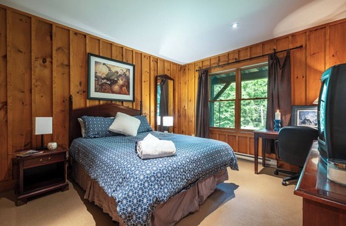 Lac Superieur Village Cabin | Authentic Northern Log Cabin in the Woods with SPA