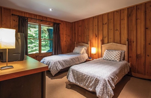 Lac Superieur Village Cabin | Authentic Northern Log Cabin in the Woods with SPA