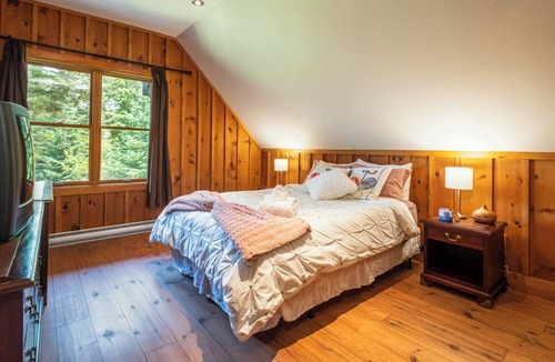 Lac Superieur Village Cabin | Authentic Northern Log Cabin in the Woods with SPA