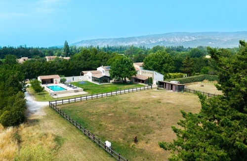 Senas House | Authentic Provençal Mas - Heated Pool –12 Guests – Eygalières, Alpilles, Luberon