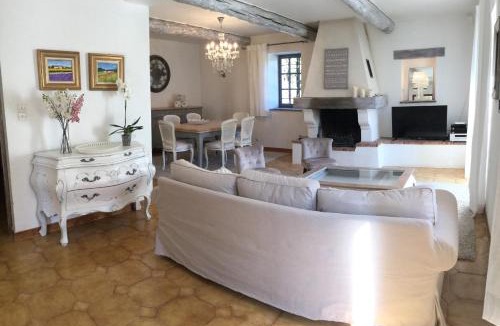 Senas House | authentic provencal mas with pool, in the countryside of the village of sénas, close to the luberon and the alpilles, sleeps 8.