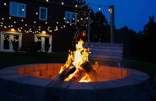 Ravenna House | Authentic Restored 1840s Barn | 20 Guests | Private Pond | Hot Tub | Sports Court | Games | Fishing
