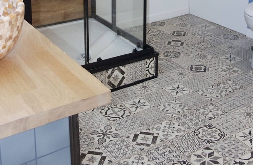 Aizenay Bed & Breakfast | Authentic room with neat decor