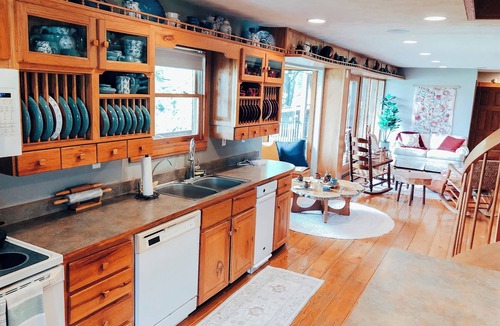 Winston House | Authentic, Rustic, Historic Log Cabin