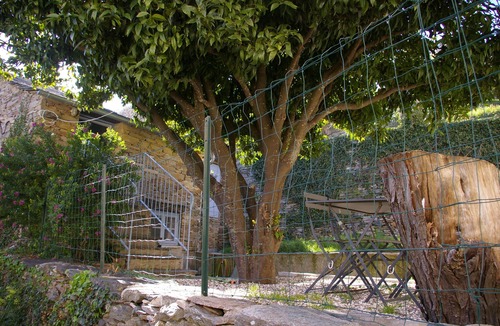 Pozzo House | Authentic stone sheepfold with garden