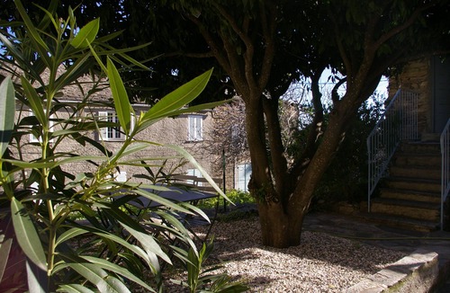 Pozzo House | Authentic stone sheepfold with garden