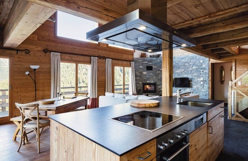Riddes Ski Chalet | Authentic Swiss Spa Chalet Hot Tub & Sauna
