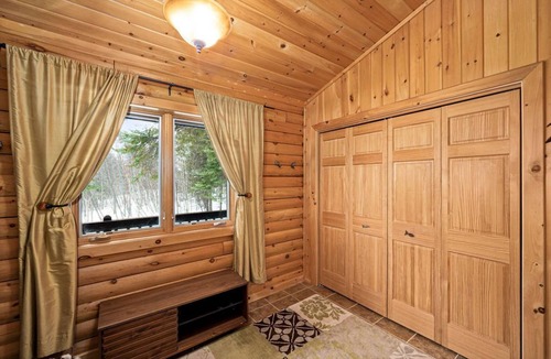 Lutsen Cabin | Authentic Up North Log Cabin with Modern Comforts
