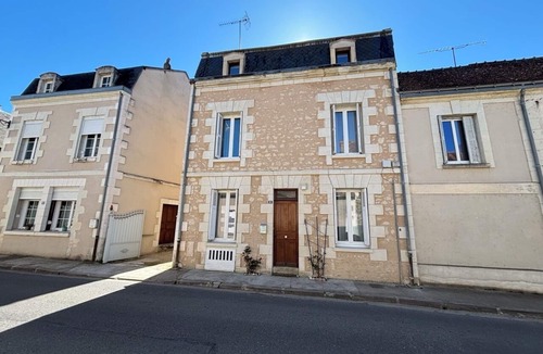Yzeures-sur-Creuse Apartment | Authentic village apartment with river views