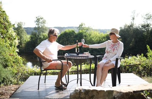 Yzeures-sur-Creuse Apartment | Authentic village apartment with river views