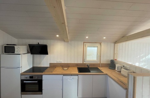 Gruissan Plage Ski Chalet | Authentic wooden chalet with sea view sleeps 4