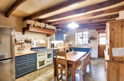 Sainte-Marie House | Authenticity & Relaxation Longère with Wooded Park