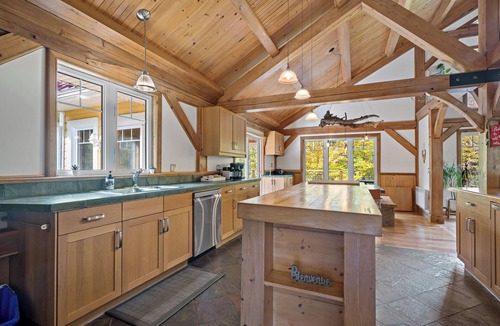 Lac Superieur Village Ski Chalet | Authentik chalet - Hot tub, Kayaks and lake superior access/#301372