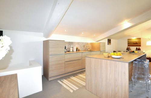 Thezan-des-Corbieres House | Authentique maison piscine