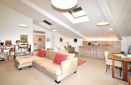 Thezan-des-Corbieres House | Authentique maison piscine