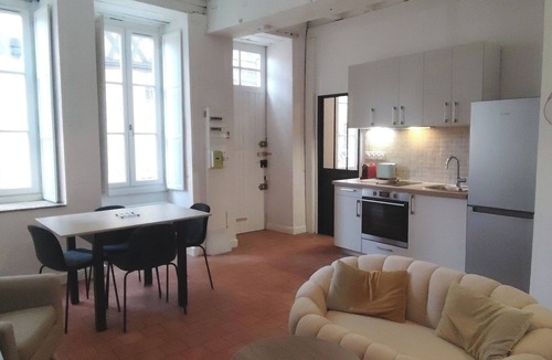 Republique Apartment | Authentique Bouquet