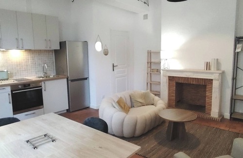 Republique Apartment | Authentique Bouquet