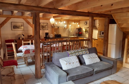 Antignac House | Authentique Chalet Grange Classe 3, Jardin Clôture, A 5 MN DU Centre DE Luchon