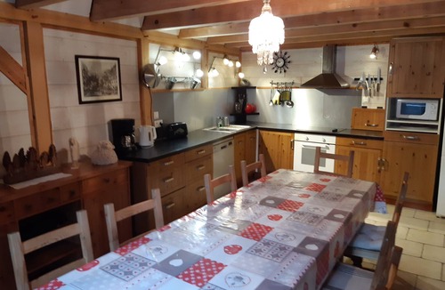 Antignac House | Authentique Chalet Grange Classe 3, Jardin Clôture, A 5 MN DU Centre DE Luchon