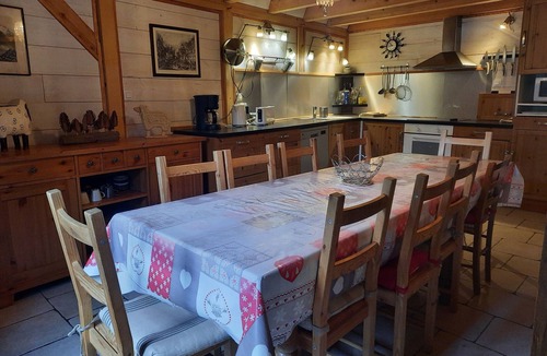 Antignac House | Authentique Chalet Grange Classe 3, Jardin Clôture, A 5 MN DU Centre DE Luchon