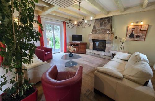 Saint-Thonan House | Authentique maison bretonne avec jardin fleuri