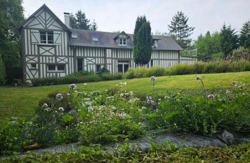 Saint-Arnoult House | Authentique Maison Normande avec Piscine