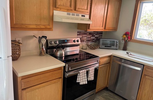 Amherst House | Author Stephen Oates Once Owned