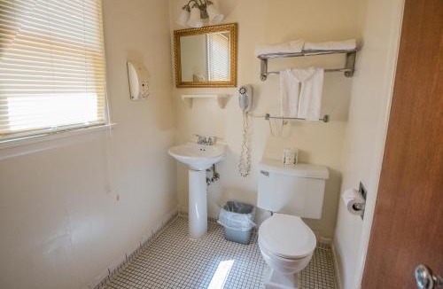 Newcastle Hotel | Auto Inn Motel & RV Park