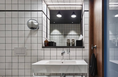 Andelfingen District Hotel | Autohalle