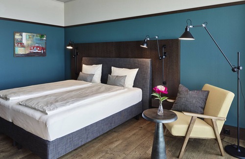 Andelfingen District Hotel | Autohalle
