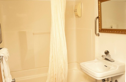 Newcastle Hotel | Autoinn Motel