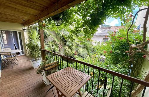 Rouvenac House | Autour d'une Toile