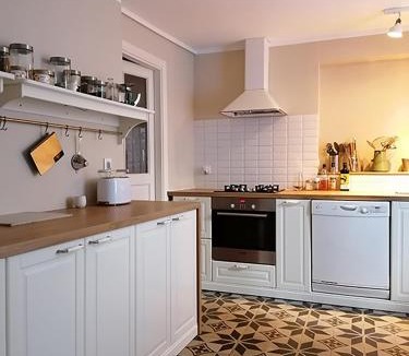 Rouvenac House | Autour d'une Toile