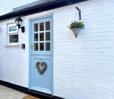 Muston House | Autumn Cottage