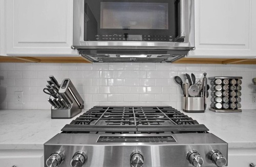 Cedar Park House | `Autumn Fire` -Hot Tub! Fully Equipped Kitchen!