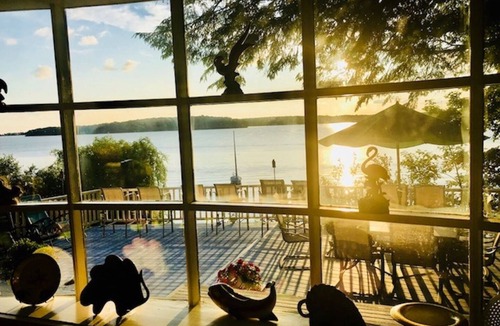 North Rose House | Autumn is Spectacular! Luxury Waterfront Sodus Bay, dogs welcome
