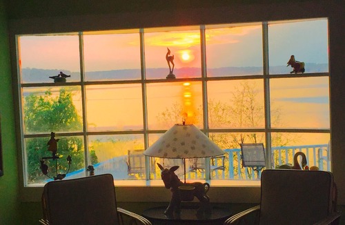 North Rose House | Autumn is Spectacular! Luxury Waterfront Sodus Bay, dogs welcome