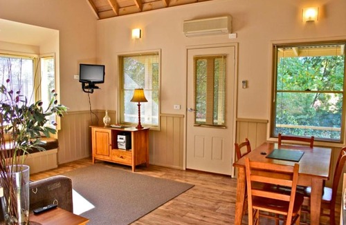 Harrietville House | Autumn Leaf Cottage 1